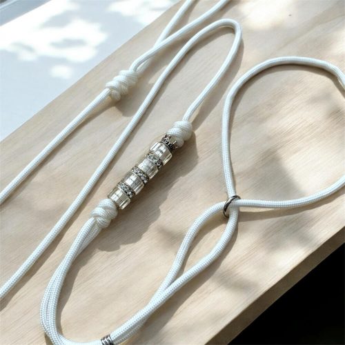 feherporaz-felvezetoporaz-showleash-showlead-kulfoldonishasznalhato-paracordbol